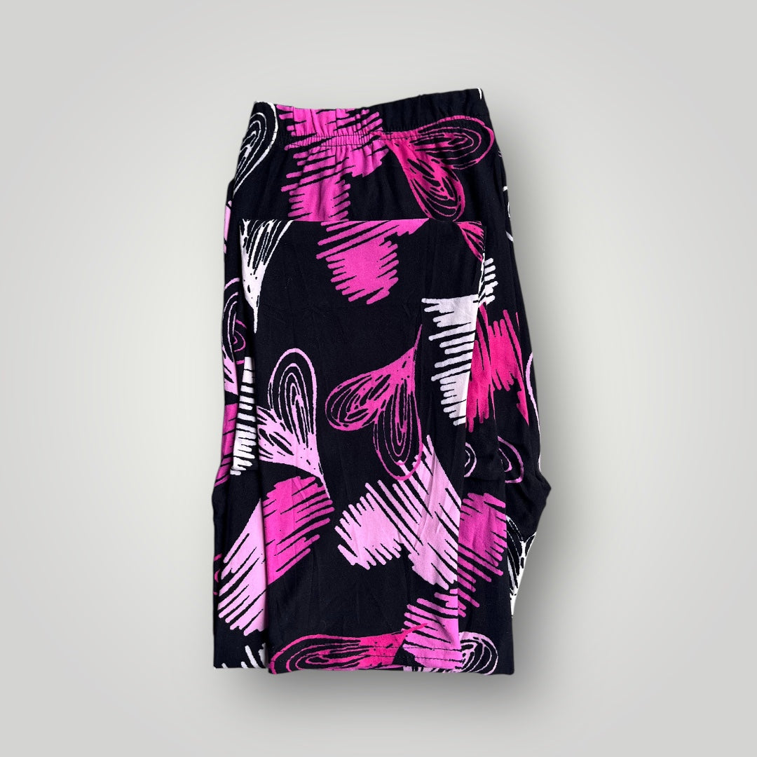 Bavlněné legíny pro větší velikosti 1639, černé s růžovými srdíčky